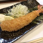 喜福 - 潮さいコース（前菜、小鉢、焼魚、エビフライ、茶碗蒸し、にぎり五種盛り、赤だし、漬物、デザート）：３７４０円のエビフライ