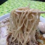 手打ち らーめん 響 - この麺の食感が独特で、美味し手打ち麺です！