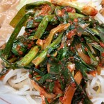 ラーメン二郎 - こちらへ行くとほぼほぼ付けるニラキムチ。そういえば汁なしばかりでラーメンには付けないかな？