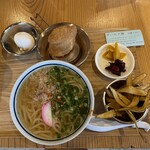 中隈うどん - かしわうどん500円、いなり100円、温玉100円、ごぼう天サービス