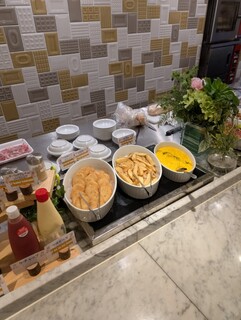 ルシアン - コロッケ、ポテト、スクランブルエッグ
