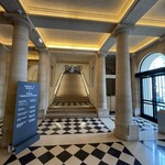 Le Café de L'Odéon - 入り口ロビー