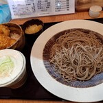手打蕎麦 たじま - Aセット(もり、イカ天丼) 1,350円(税込)、天かす