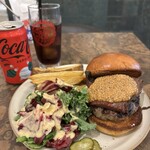 Chillmatic Hamburger & Bistro - Chillmatic burger ¥2,300 + Full combo ¥800