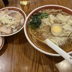 広州市場 - ワンタン麺 煮豚飯