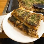 高専ダゴ 新みつや - ご覧の通り、厚さは然程ありません、が面積があるので、かなりのボリュームです。