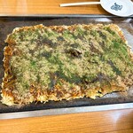 高専ダゴ 新みつや - 焼けたぜ！魚粉も青海苔も豪快です。