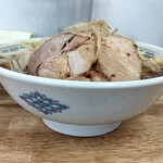 ラーメン マルタ - デフォでこの盛り具合