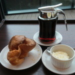 トラットリア グランボッカ - ポップオーバー、ホイップ、メープルシロップ