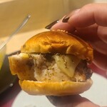 1000 - 高坂鶏(レア)のミニバーガー♡トリュフもたっぷりで美味しい(,,>᎑<,,)♡