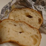 ジュウニブンベーカリー 新宿店 - 風船パンの断面