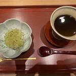 おたぎ - シャインマスカットゼリー寄せ、ほうじ茶と豆乳プリン