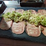 牛兵衛 - 包ねぎ塩牛タン