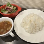 ロッキーズ ステーキハウス - ランチタイムはセットがついてる