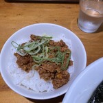 喜元門 - 辛肉飯230円