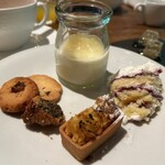 MORETHAN TAPAS LOUNGE - 