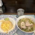 Faa Thai - カオパットとスープ入りビーフン