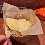 フタツボシ - 黒胡椒とハーブのパン