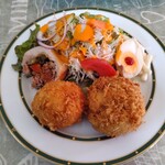 京町クロケットファミリー - クリームコロッケ・牛すじコロッケ・副菜2品・サラダ2品