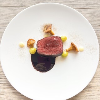 厳選食材と料理人の技が光る豊富なアラカルトメニュー