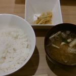遠野食肉センター - ごはんと味噌汁ともやしナムル