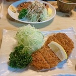 とんかつ 栄 - これは去年父と初めて行った時の写真です(*^^*)