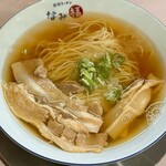 新潟ラーメン なみ福 浅草店 - 徹底的にアクを取りした透き通る煮干しスープ