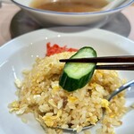 新潟ラーメン なみ福 - 漬物とスープを箸休めに