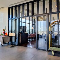 R restaurant & bar - 