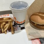 ファーストキッチン - 料理写真:チーズバーガーお子様セット590円