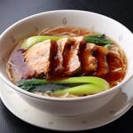 桃谷樓 - 豚バラ煮込み麺