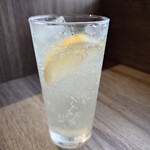 クアットロクオーリ - 前菜セットのリモンチェッロソーダ