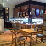 オーガニックハウス - 明るく落ち着いた店内