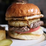 ザ・コーナー ハンバーガー＆サルーン - 