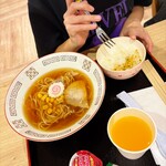 時雨製麺所 - お子様らぁめんセットをガツガツ食べる我が子
