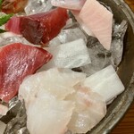 しんのすけ - 上から時計回りに
      あじ、ぶり、おおもんはた、生本まぐろ、スジかつお