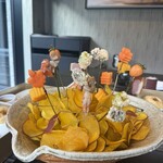 日本料理 華暦 - 季節を表現した鉢　落ち葉拾い