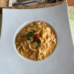 オステリアガウダンテ - 本日のパスタ カニ身とポルチーニ茸のビスクソースの自家製タリアテッレ