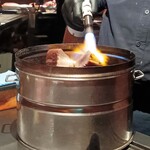 ステーキハウス ミディアムレア - 鰹の藁焼き