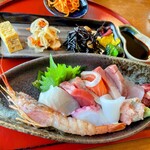 酒留 - 刺身定食　¥1500