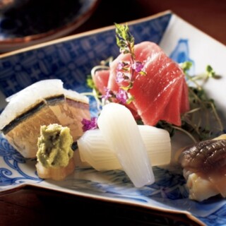 季節の特選コースがおすすめ。旬を取り入れた日本料理に舌鼓