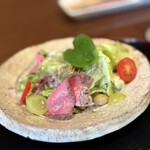 ふっかん - ローストビーフ、シャインマスカットサラダ仕立て