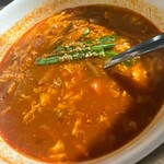 ホルモン コウ - ユッケジャンスープは甘辛い。まあ普通。