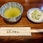 土手の伊勢屋 - お茶と香の物