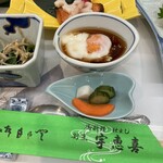 宇恵喜 - 温泉またご、青菜とえのき茸の和え物、浅漬け