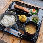光る海 - 秋鮭定食