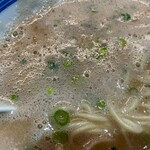 ラーメン箕輪家 - 泡が美しい