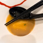 CRAZY  MALT - 丼底にたっぷり骨粉が溜まる本格派豚骨スープ。そりゃ美味いよ。次はスタミナラーメンいただきます