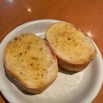 Aglio - パンも選択できるけど　ガーリックパン一択！