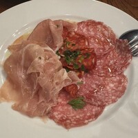 PAPPARE NAPOLI - 生ハムとサラミの盛り合わせ